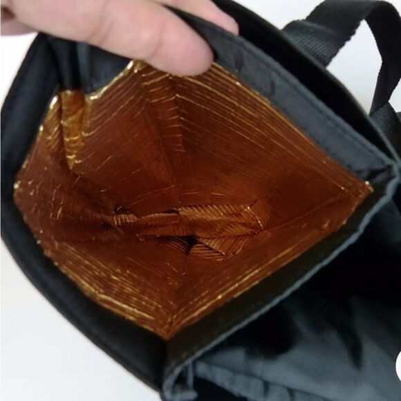 NWOT Victoria’s Secret insulated tote bag. - Picture 8 of 9